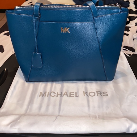 Michael Kors Tote - Picture 10 of 11